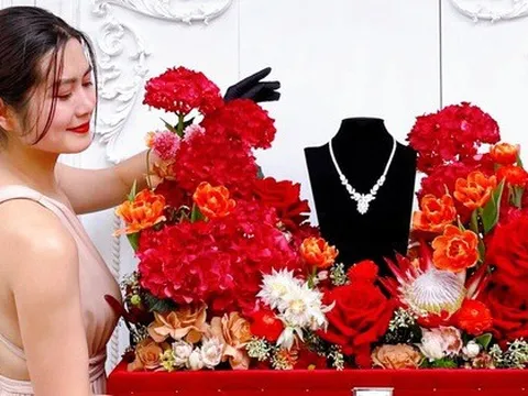 Sen đá kết bó đa sắc, hoa ‘độc bản’... hút khách dịp lễ 20-10