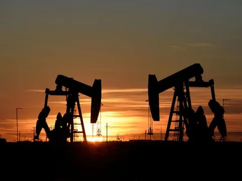 Giá dầu có thể chạm mốc 150 USD/thùng vào năm tới