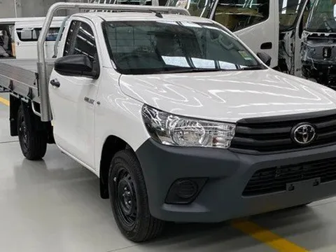Toyota Hilux thuần điện giá gấp 3 lần bản chạy xăng dầu