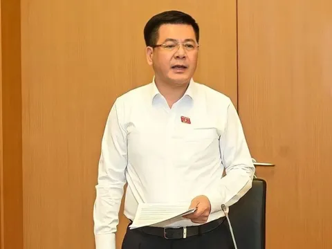  “Cơn lốc” chứng khoán, BĐS làm doanh nghiệp xăng dầu vơi tiền