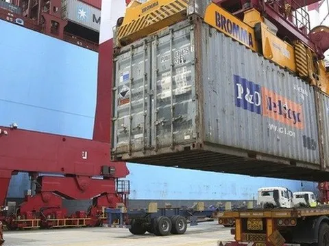 Đến 15/10, Việt Nam xuất siêu hơn 7 tỷ USD