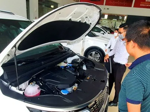 Muốn mua ô tô, phải chi thêm 100 - 150 triệu đồng mua phụ kiện?