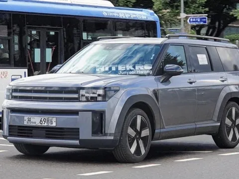 Hyundai SantaFe 2023 dần lộ diện rõ nét: 'Bom tấn' tham vọng đánh bại Sorento, ra mắt 2023