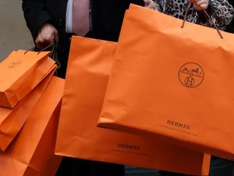 Nghịch lý: Lạm phát càng cao, giới siêu giàu càng mạnh tay chi tiền cho túi Hermes, áo Gucci, mỹ phẩm L'Oreal