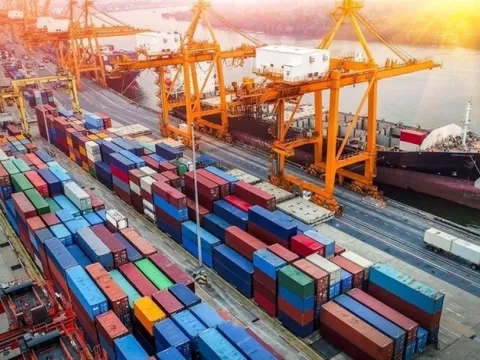 Xuất siêu tiếp tục tăng nhưng khó khăn ngày càng lộ diện