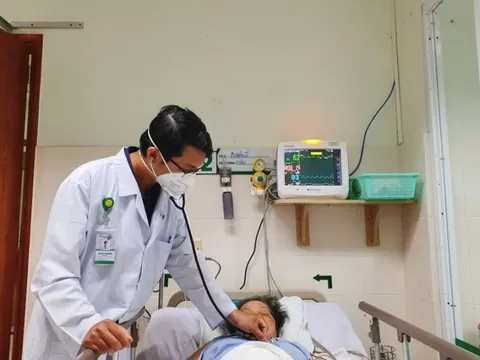 Mua thuốc theo đơn cũ trị đái tháo đường, cụ bà 70 tuổi nhập viện