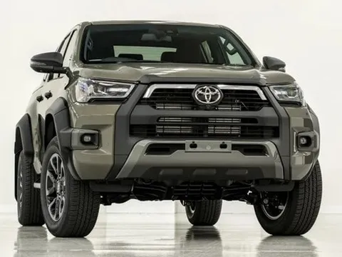 Toyota Hilux thêm phiên bản mới, trì hoãn ra mắt thế hệ mới