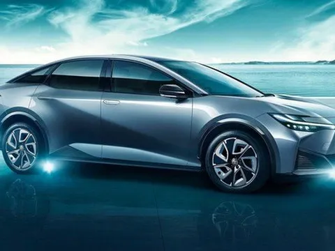 Toyota ra mắt sedan điện đầu tiên: Hợp tác với Trung Quốc, chạy 600km/sạc