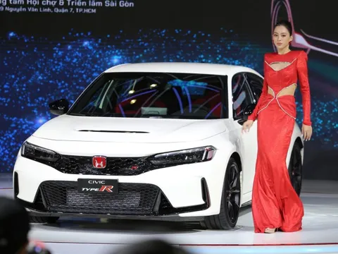 Ra mắt Honda Civic Type R 2023 tại Việt Nam: Xe thể thao kén người 'chơi', giao xe năm sau