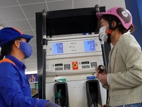 Quy định giờ bán xăng dầu: Chỉ là tình thế