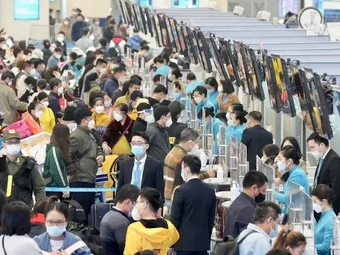 Chưa có lịch nghỉ Tết, vé máy bay, tàu xe đã 'nóng'