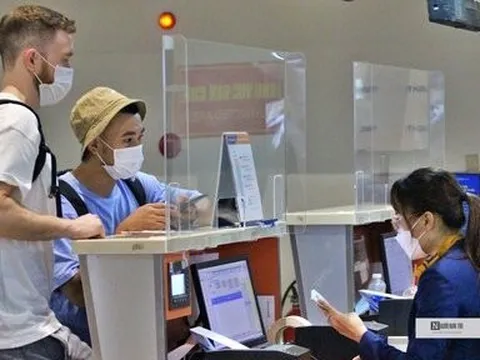 Giá vé máy bay tăng cao, giá vé tàu hỏa "leo thang" Tết Quý Mão 2023