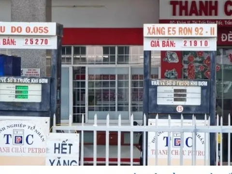 Cây xăng “nghỉ 2 ngày bán 2 tiếng”, đời sống dân xứ biển đảo lộn