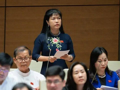 Đại biểu hỏi 'xăng dầu thiếu thật hay thiếu giả?', bộ trưởng nói thiếu hàng cục bộ là bất thường