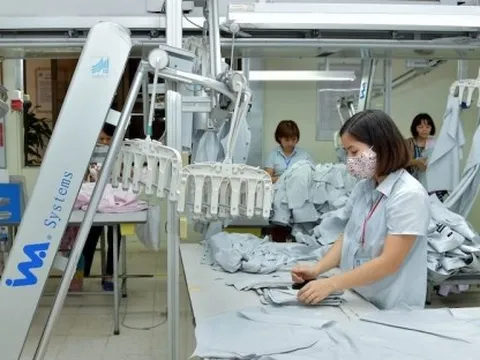 Tăng lương - có thành “đập” ngăn “sóng” công chức nghỉ việc?