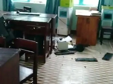 Nhóm học sinh đột nhập vào trường phá tài sản, gây thiệt hại hàng trăm triệu đồng