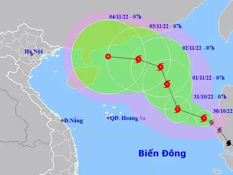 Bão Nalgae giật cấp 12 vào Biển Đông, xu hướng mạnh dần lên
