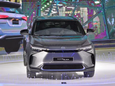 Tâm điểm là Toyota bZ4X nhưng mối quan tâm là Veloz và Avanza sẽ lắp ráp trong nước