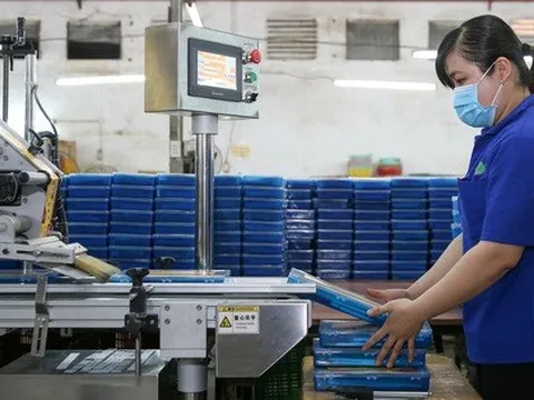 Muốn hưởng lương hưu với tỉ lệ 75% cần đóng BHXH bao nhiêu năm?