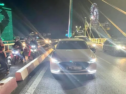 Bỏ lại ôtô, tư trang trên cầu Bãi Cháy, nam thanh niên gieo mình xuống biển