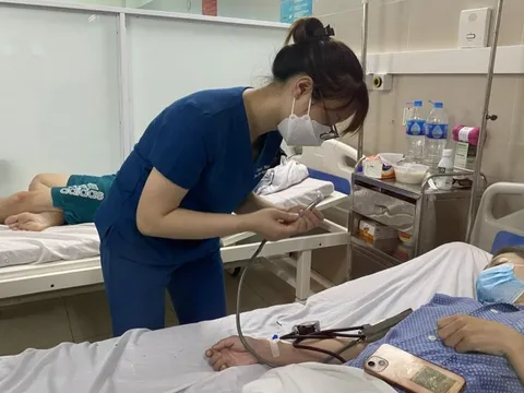 Giải bài toán thiếu điều dưỡng ở bệnh viện công - Bài 1: Đã ít lại lo hao hụt