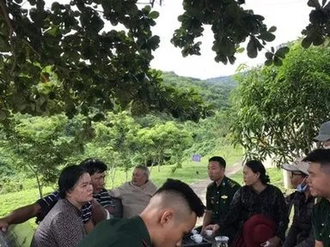 Khánh Hòa: Cứu sống 5 ngư dân của một tàu cá bị sóng đánh chìm