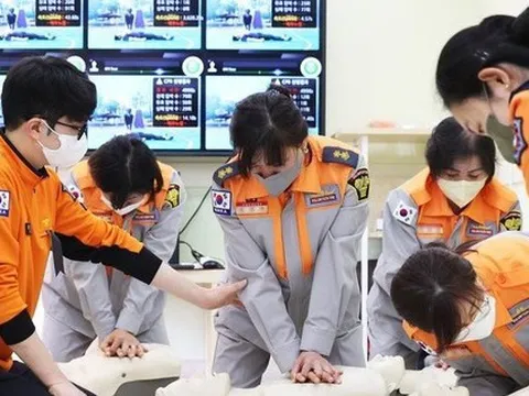 Người Hàn Quốc đổ xô đi học hô hấp nhân tạo sau thảm họa giẫm đạp ở Itaewon