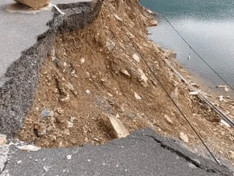 Ngỡ ngàng với đường hơn 700 tỉ chưa làm xong đã đứt gãy