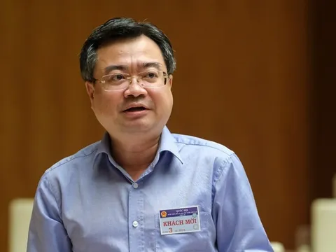 Bộ trưởng Nguyễn Thanh Nghị trả lời chất vấn đầu tiên