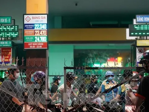 Ám ảnh rào chắn, dây giăng ở cây xăng TPHCM như thời phong tỏa giãn cách xã hội