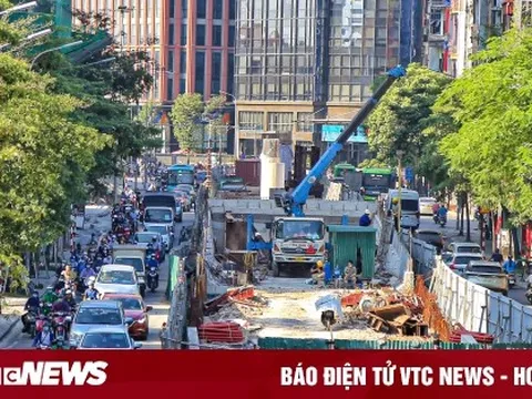 Dự án cầu vượt chữ C ở Hà Nội chậm tiến độ, dân khổ sở vì ùn tắc liên miên