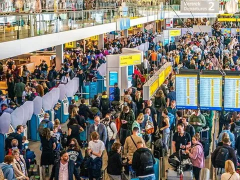 Đi máy bay trở thành cơn ác mộng ở một nước châu Âu, có người chi 30 triệu mua dịch vụ VIP của sân bay