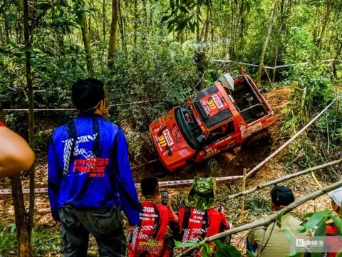 Nhiều xe bị lật tại giải đấu “phá xe” VOC 2022