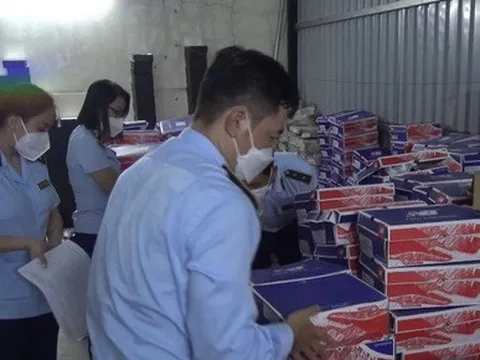 TP HCM: Tạm giữ lô hàng có dấu hiệu giả mạo thương hiệu nổi tiếng