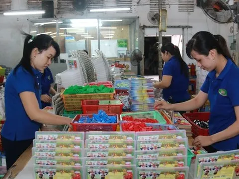 Đề xuất chỉ được rút 8% BHXH một lần: Phải sòng phẳng với người lao động