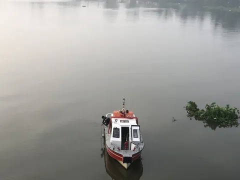 Tìm kiếm nam thanh niên nhảy cầu Bình Lợi mất tích