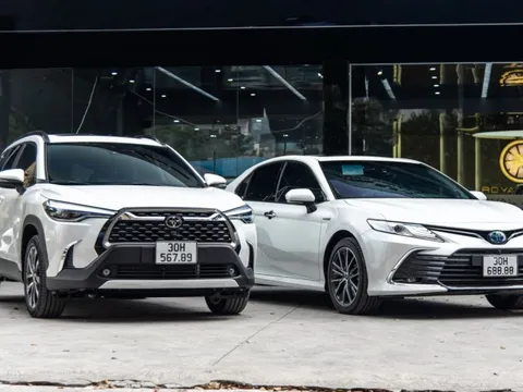 Toyota Camry và Toyota Corolla Cross "siêu lướt" biển số đẹp, giá bán lại gấp gần 3 lần