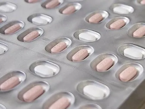 Loại thuốc gây sốt bất ngờ giảm nguy cơ mắc COVID-19 kéo dài