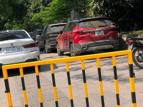 Phố đêm Hà Nội bát nháo: Khi nào dẹp loạn lòng đường, vỉa hè?