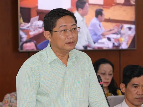 Làm việc với Saigon Pearl và Vinhomes về bức tường chắn con đường ven sông Sài Gòn