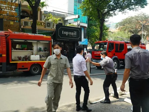 Lực lượng PCCC quận 3 cùng Báo Người Lao Động phối hợp ngăn chặn kịp thời 1 đám cháy
