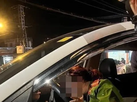 Phạt nữ thiếu tá say xỉn gây tai nạn 46 triệu đồng, tước bằng lái 2 năm