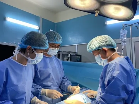 Phẫu thuật cứu sống kịp thời cho bệnh nhân có khối u thận hiếm gặp