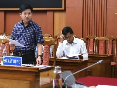 Đoàn liên ngành đi kiểm tra, loạt xe doanh nghiệp ‘rồng rắn’ bám đuôi