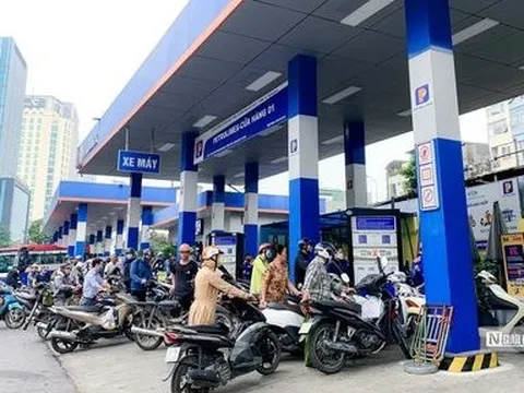 Thủ tướng yêu cầu Bộ trưởng Công Thương xử lý dứt điểm thiếu xăng dầu