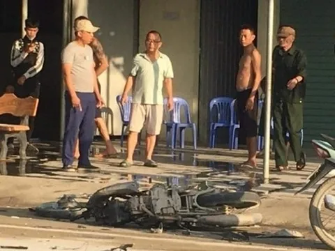 Va chạm xe ôtô trên đường đến trường, 2 anh em ruột thương vong