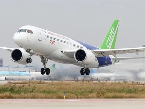 Máy bay 'Made in China' chính thức cất cánh: Giá rẻ hơn cả Airbus