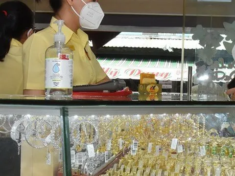 Giá vàng hôm nay 11-11: Tăng mạnh nhất trong 2 tháng qua