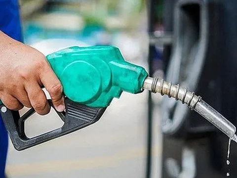 Thủ tướng Chính phủ yêu cầu cung cấp đầy đủ xăng dầu cho thị trường trong nước