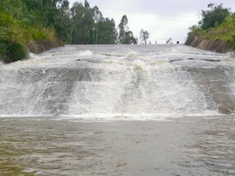 2 nữ sinh lớp 6 chết đuối dưới đập tràn hồ nước